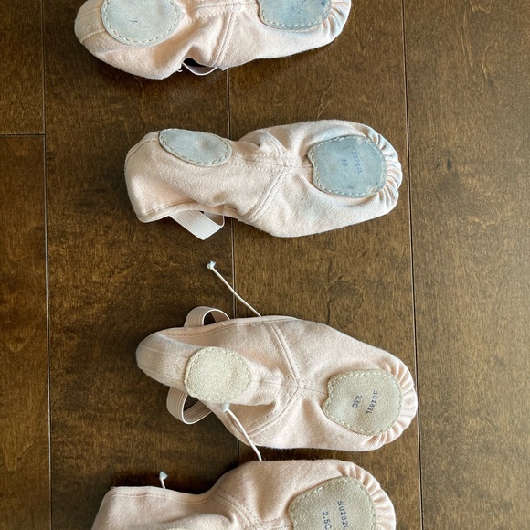 Ballet slippers - girls - Picture 2 of 2